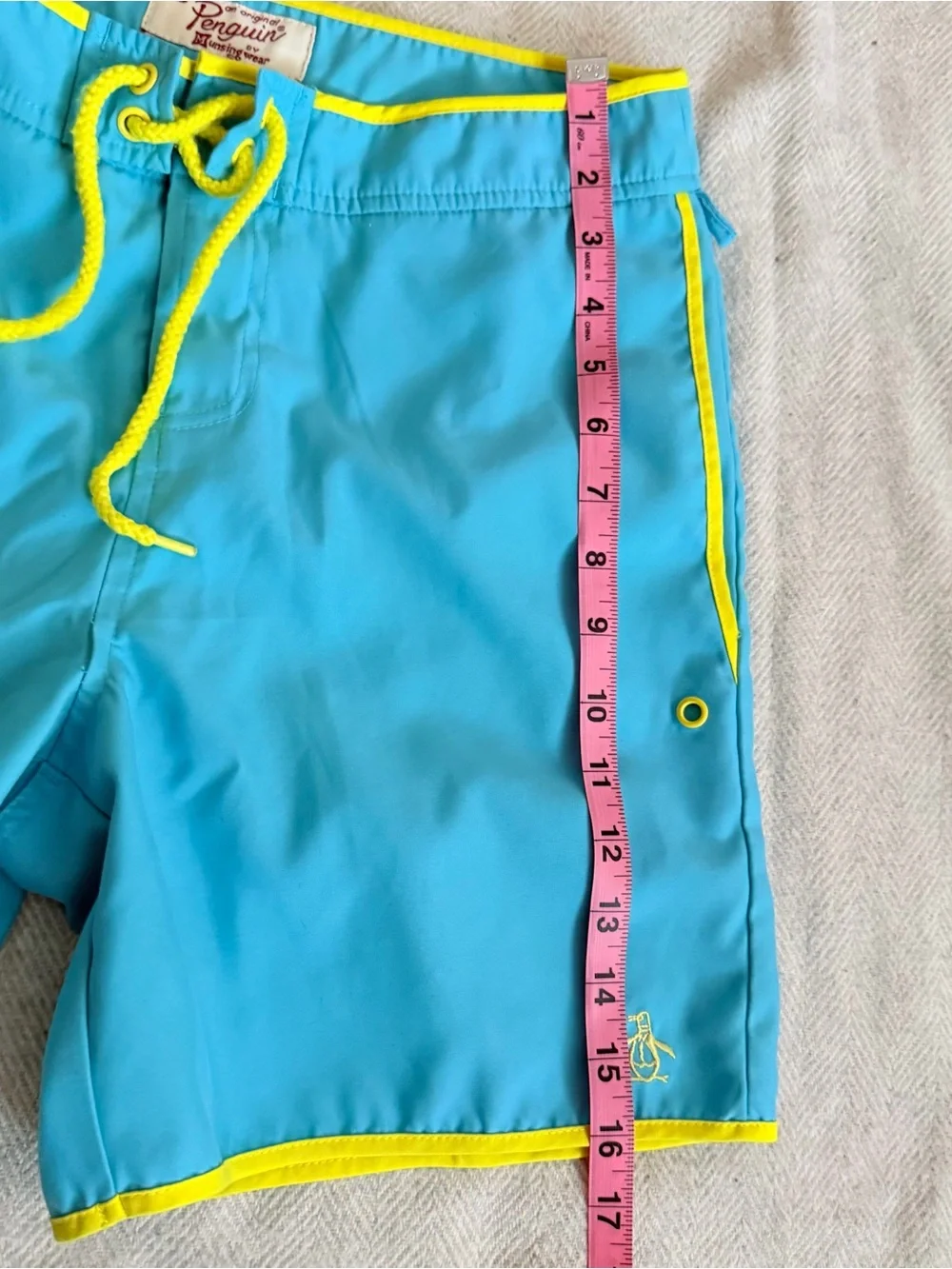 Penguin By Munsingwear Iconic Earl Retro Mens Volley Swim Trunks 30 Aqua Yellow